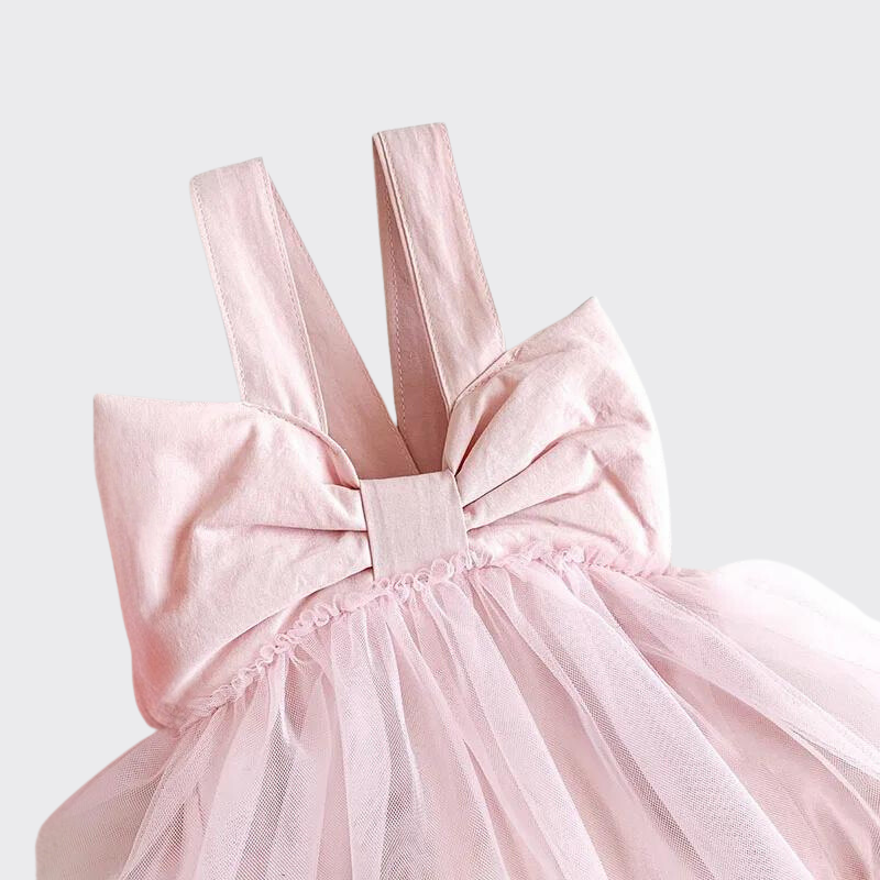 Big bow tutu in pink close up