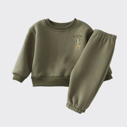 sweatshirt and pants set in dark green with cactus embroidered saying "hi papa" 